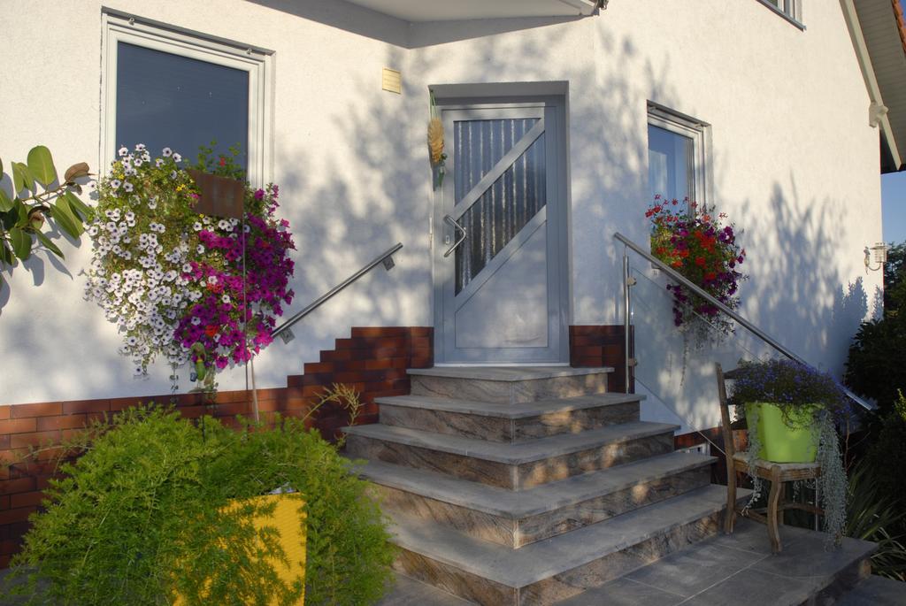 Gasthaus-Pension Hofmann Oberdachstetten Dış mekan fotoğraf